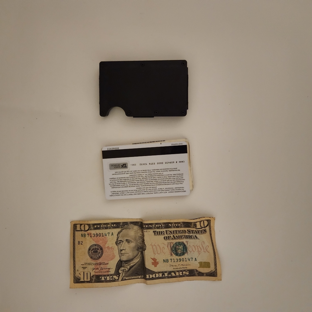 Slim lightweight carbon fiber money clip cardholder.